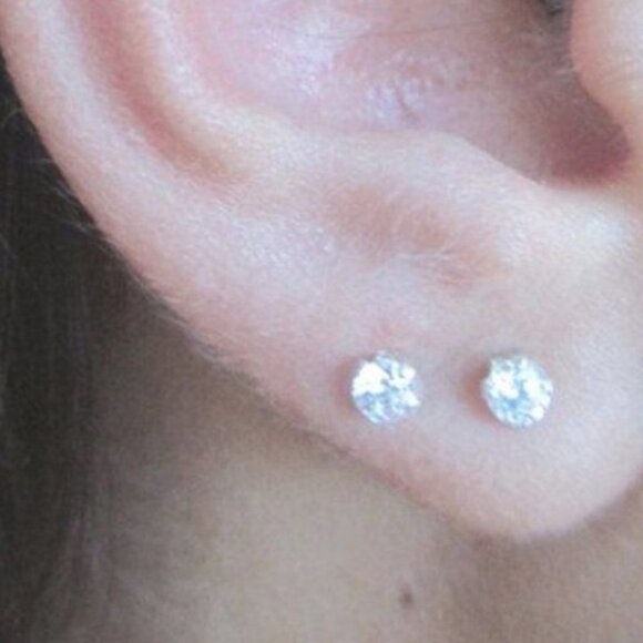 SOLITAIRE DIAMOND style  STUDS - Picture 1 of 2